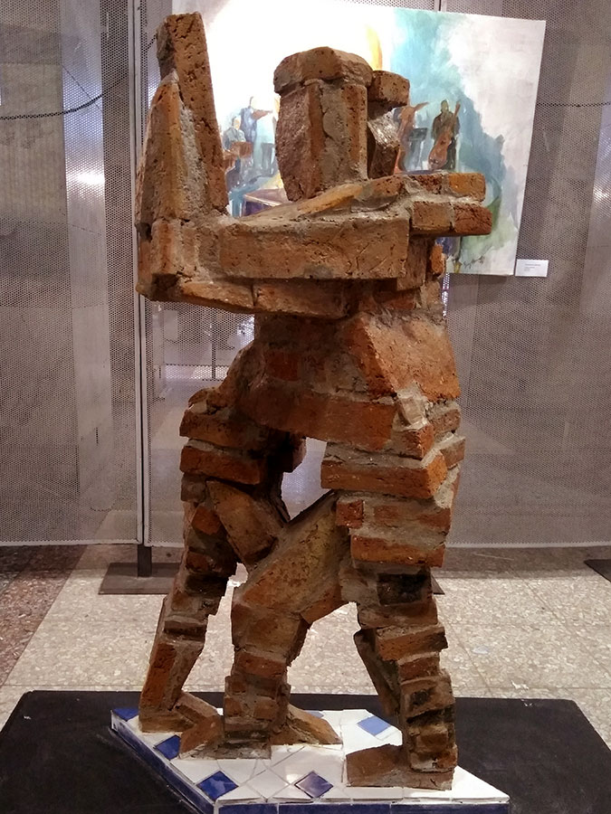 Escultura en ladrillo.